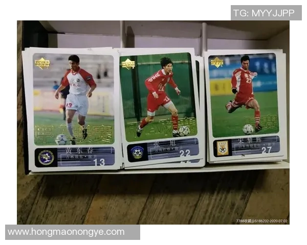 众多球星亲笔签名足球珍藏品汇聚 展现足球历史荣耀与传奇