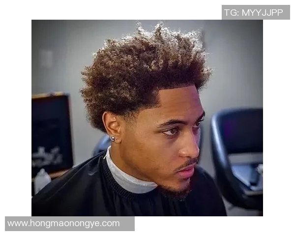 足球球星剪发风潮揭秘 从发型看运动员个性与时尚潮流的演变 足球球星剪发风潮揭秘 从发型看运动员个性与时尚潮流的演变