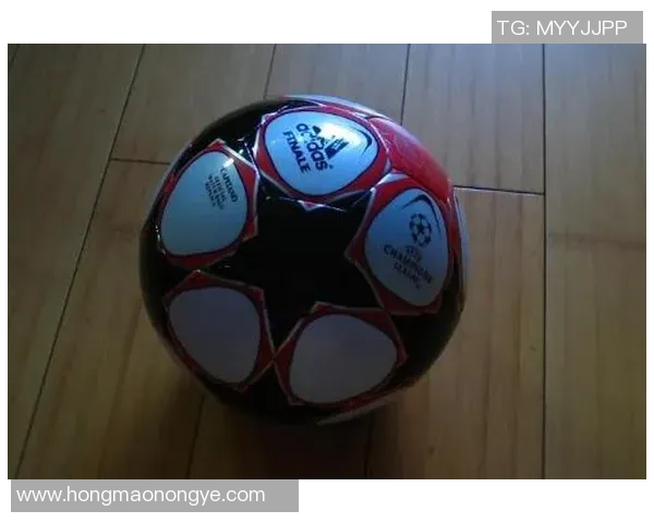 足球球星亲笔签名卡的市场价值解析及影响因素分析